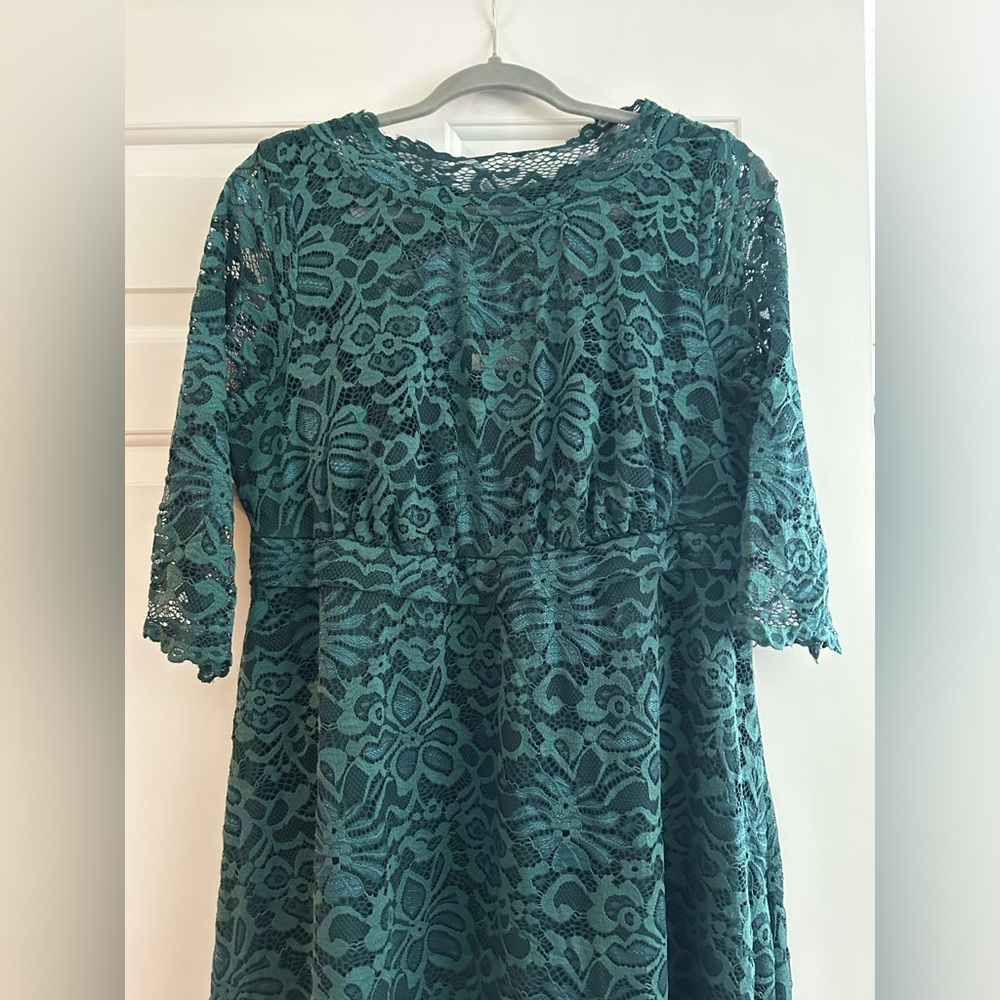Kiyonna Leona emerald Green Lace Gown, 1X - Picture 3 of 8